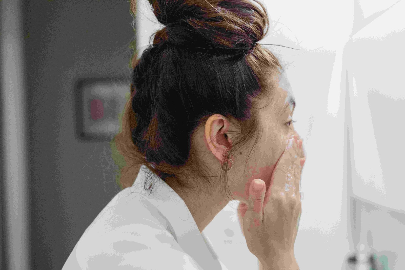 Simple daily skincare routine for healthier looking skin